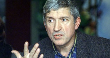 Stire din Politică-Administrație : "Nu candidez la Președinție, eu îmi văd lungul nasului"