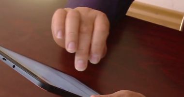 Stire din Actualitate : O profesoară care predă la patru școli le-a trimis elevilor poze nud