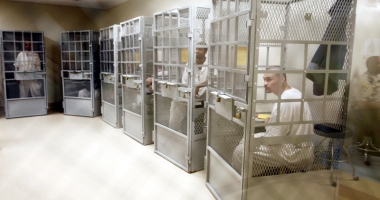 Stire din Actualitate : Nu e ficțiune!  Se prezintă la penitenciar  doar când le vine rândul