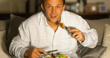 Stire din Sănătate : Nu mai mâncaţi pe fugă! Evitaţi obezitatea!