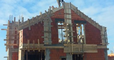 Stire din Economie : Numărul autorizațiilor de construire pentru locuințe continuă să scadă