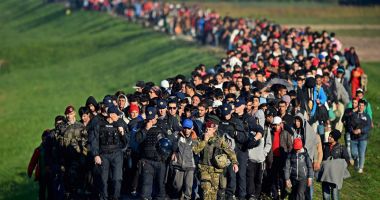 Stire din Actualitate : Numărul cererilor de azil în UE s-a redus  la jumătate, anul trecut, față de 2016