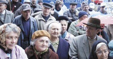 Numărul pensionarilor e mai mici cu 11.000