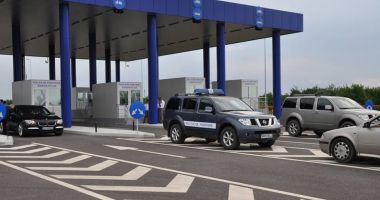 Numărul plecărilor în străinătate a scăzut dramatic
