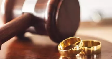 Stire din Social : Numele din timpul căsătoriei poate fi păstrat fără consimțământul fostului soț după divorț