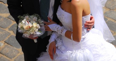 Stire din Social : INS. Câți români se mai căsătoresc și câți divorțează