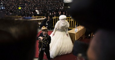 Nunta la care cei 25.000 de invitați nu au putut vedea fața miresei / Galerie foto - 3