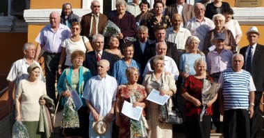 Stire din Politică-Administrație : Cum au fost sărbătoriți de ziua lor vârstnicii din județ