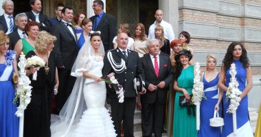 Stire din Eveniment : Galerie FOTO. Managerul Iaki Mamaia și șeful Crimei Organizate s-au căsătorit în stil rock-baroc