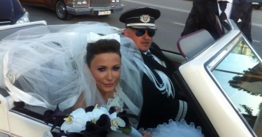 Stire din Eveniment : Galerie FOTO. NUNTA ANULUI LA CONSTANȚA / Managerul Iaki Mamaia și șeful Crimei Organizate s-au căsătorit în stil rock-baroc