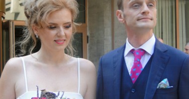 Stire din Diverse : MOMENTE de GROAZĂ trăite de Roberta Anastase în Biserică, la nuntă