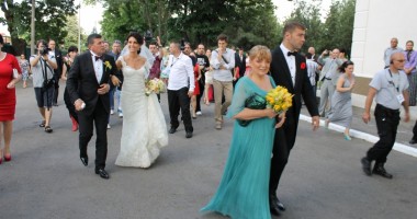 Stire din Monden : Galerie FOTO / Lucian Bute a spus DA!
