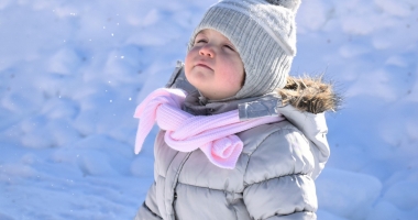 Stire din Sănătate : "Nu scoateți copiii din casă la temperaturi de sub -10 grade"