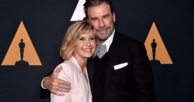 Stire din Monden : Olivia Newton-John, diagnosticată pentru a treia oară cu cancer, se tratează cu ulei de canabis
