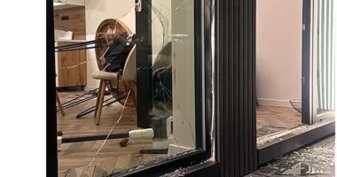 Un turist beat, cercetat după ce a distrus bunuri de 20.000 de lei într-o pensiune din Runcu
