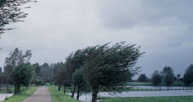 Stire din Social : Meteorologii anunţă vreme deosebit de rece. Când se încălzește pe litoral