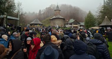 Stire din Actualitate : Doi pelerini care au participat la canonizare lui Arsenie Boca au ajuns la spital