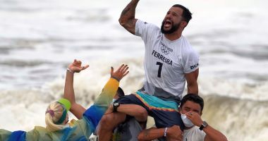 Stire din Sport : Olimpism / Campioni la surfing şi skateboard. Premierele JO de la Tokyo