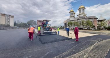 Stire din Social : Teren viran din zona Ștefăniță Vodă, transformat în parcare modernă