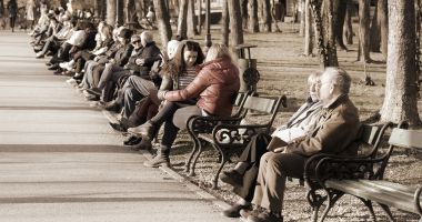 Stire din Social : INS: Populația României continuă să scadă. Care sunt principalele cauze de deces