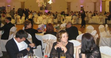Oamenii de afaceri sunt invitați la bal