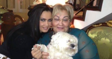 Stire din Monden : Oana Zăvoranu, terapia "Crăciun în familie"