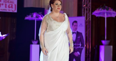 Stire din Monden : Câți bani a făcut Oana Roman la nuntă