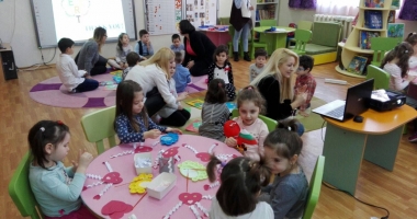 Stire din Cultură-Educație : Oaspeți străini, la Grădinița "Perluțele mării"
