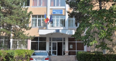 Stire din Cultură-Educație : Sancțiuni DURE pentru elevul de la Liceul "Călinescu" care și-a intoxicat colegii cu sulf