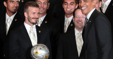 Stire din Actualitate : Obama l-a tachinat pe Beckham  pe seama vârstei și a liniei sale de lenjerie intimă