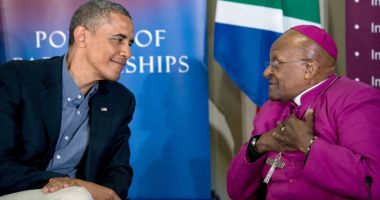 Stire din Actualitate : Barack Obama îi aduce un omagiu lui Desmond Tutu, erou al luptei anti-apartheid