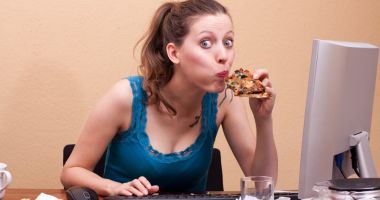 Stire din Sănătate : Principalele cauze ale obezității se regăsesc chiar în farfuria ta!