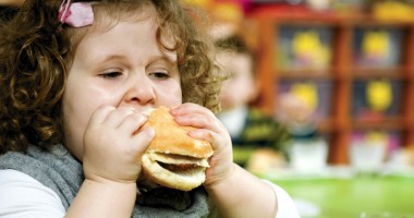 Stire din Sănătate : Obezitatea la copii,  un semnal de alarmă pentru părinți