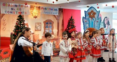 Stire din Cultură-Educație : Preşcolarii de la Grădiniţa nr. 45 au expus obiceiurile și tradițiile de iarnă