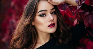 Stire din Sănătate : Atenţie la produsele cosmetice folosite! Unele obiceiuri duc la apariția acneei