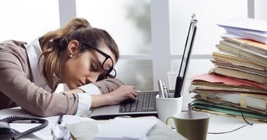 Suferiți de oboseală cronică? Ce declanșează această afecțiune