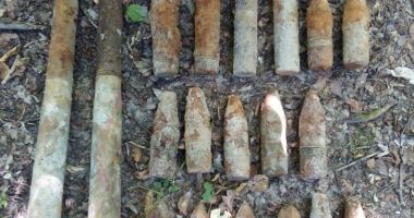 Arsenal de muniție neexplodată, descoperit într-o pădure