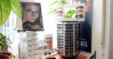 Stire din Sănătate : Ochelarii de soare - moft sau necesitate?