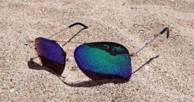 Ce culoare trebuie să aibă lentilele ochelarilor de soare? Medic: ”Ne pot afecta grav vederea!”