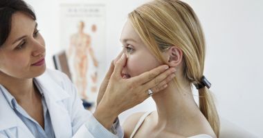 Stire din Sănătate : Nu ignorați simptomele! Sinuzita poate provoca dureri de ochi