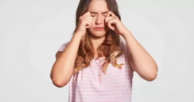 Stire din Sănătate : Nu ignorați senzația de ochi uscați! Poate fi semnalul unor afecțiuni ascunse