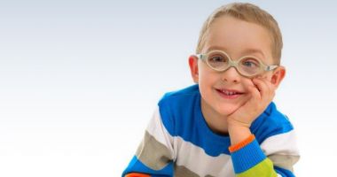 Stire din Sănătate : Semne care anunță probleme cu vederea la cei mici