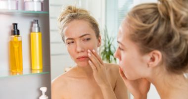 Stire din Sănătate : Aveţi ochii umflaţi? Care sunt cauzele ce duc la apariţia acestei probleme