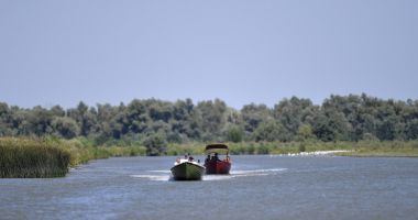 Turistul german dispărut duminică în Deltă, găsit decedat de scafandrii pompieri