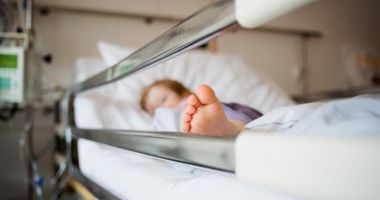 Stire din Social : Alertă! Copil de 3 ani diagnosticat cu meningită