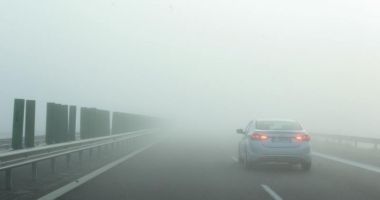 Stire din Eveniment : Şoferi, atenţie! Vizibilitate redusă din cauza ceţii, pe Autostrada Soarelui: "Folosiți luminile de ceață, măriți distanţa de siguranță"
