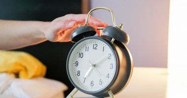 Stire din Actualitate : Noaptea din octombrie când trecem la ora de iarnă 2025. De când dormim mai mult