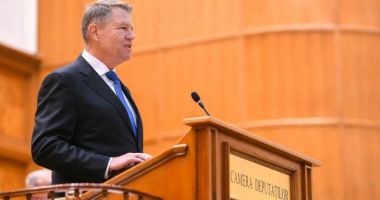 Stire din Politică-Administrație : Ședință solemnă a Parlamentului, pentru Ziua Națională. Participă Klaus Iohannis și Ludovic Orban