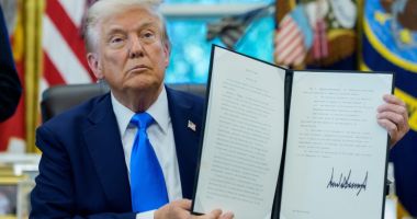 Stire din Actualitate : Donald Trump lansează „viza de aur”. Ce sumă trebuie să plătești pentru a deveni cetățean cu "calități excepționale"