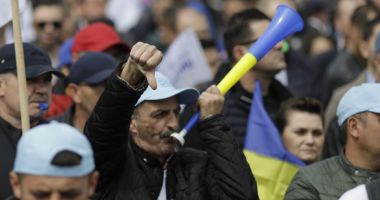 Stire din Social : Liderii de sindicat amenință cu proteste, după discuțiile cu liderii coaliției privind ordonanța austerității